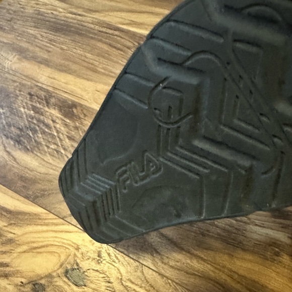 FILA slides - Picture 2 of 2